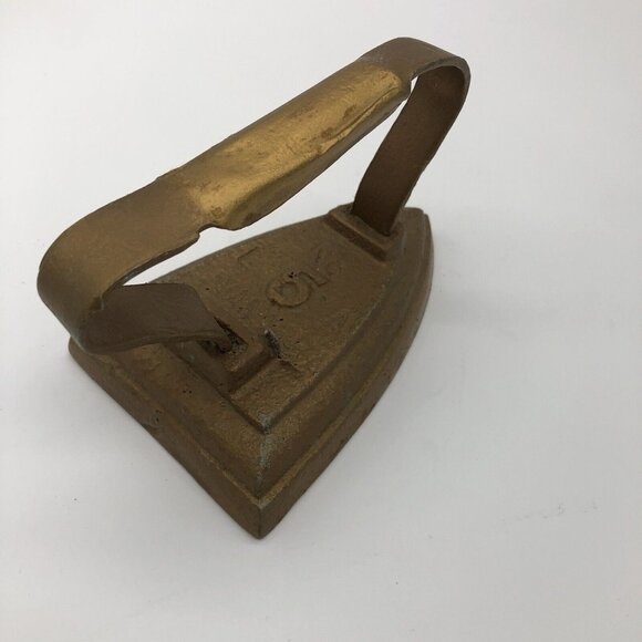Antiques 1900's Pagoel Cast Iron Sad Iron Gold Cast Iron - Picture 2 of 9
